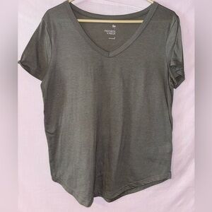 SO Women's Short Sleeve V-Neck Tee - Charcoal